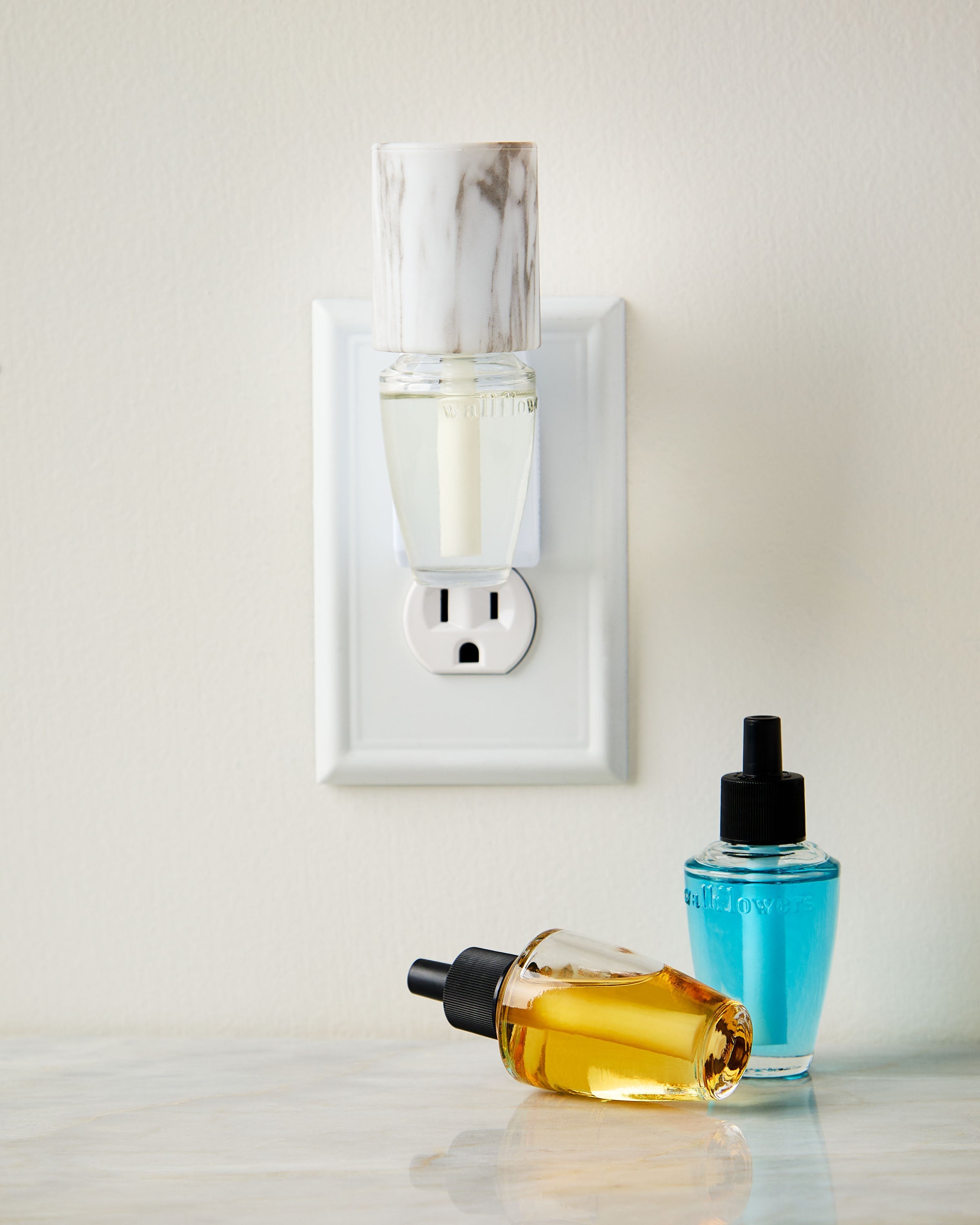 Marble Scent Control&trade; Wallflowers Fragrance Plug