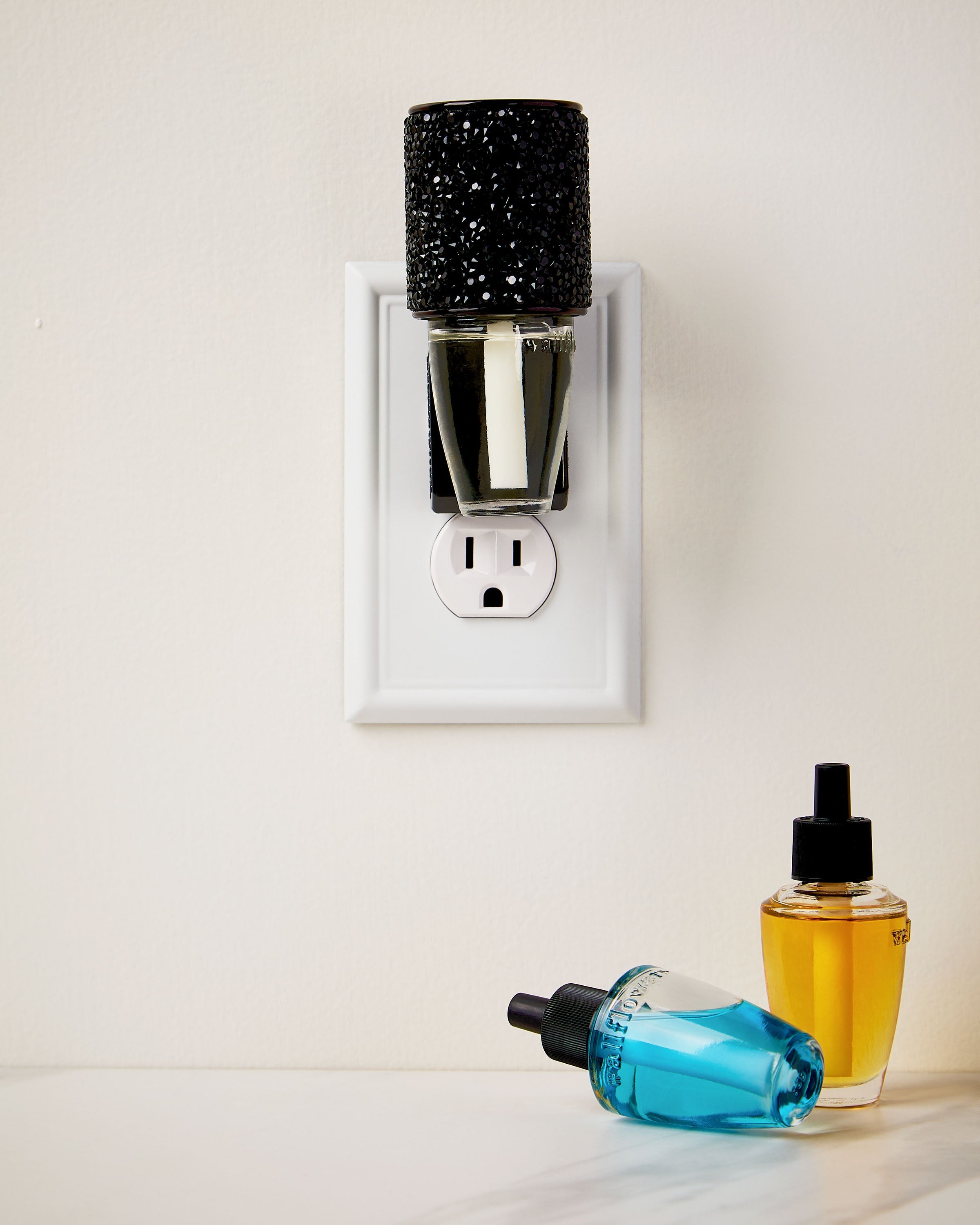 Black Sparkle Scent Control&trade; Wallflowers Fragrance Plug