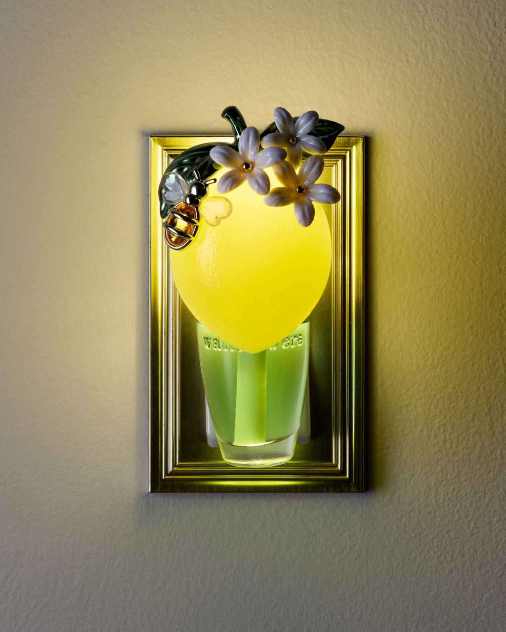 Bee on Lemon Scent Control&trade; Nightlight Wallflowers Fragrance Plug