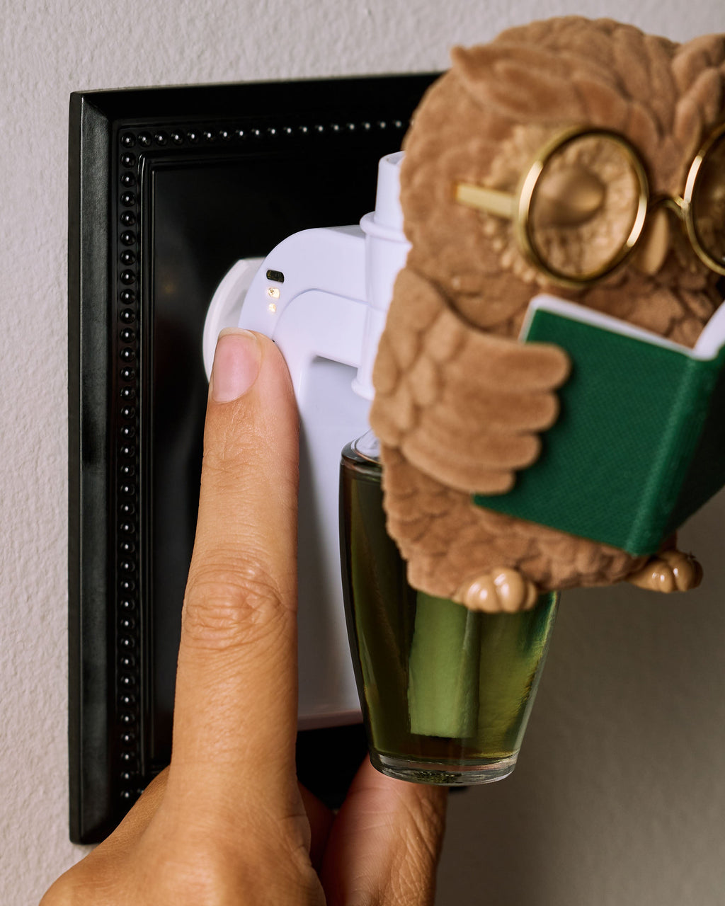 Reading Owl Scent Control&trade; Wallflowers Fragrance Plug